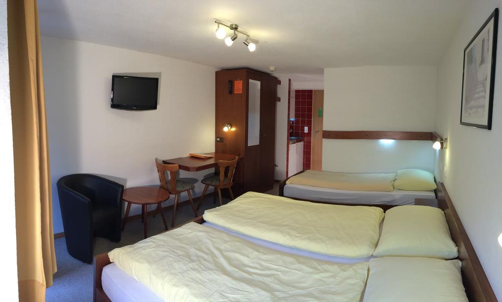Hotel Zum See Grächen Szoba fotó